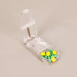 Pillen en Medicijnen Snijder Transparant - Splitter - Pillendoos met Mesje - 9x4x2,5 cm
